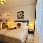 Deluxe - Perfect For Short Or Long Апартаменти *