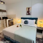 Апартаменти Deluxe - Perfect For Short Or Long *