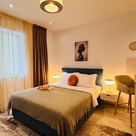 Deluxe - Perfect For Short Or Long * Bukarest