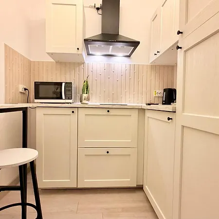 Deluxe - Perfect For Short Or Long Bucharest