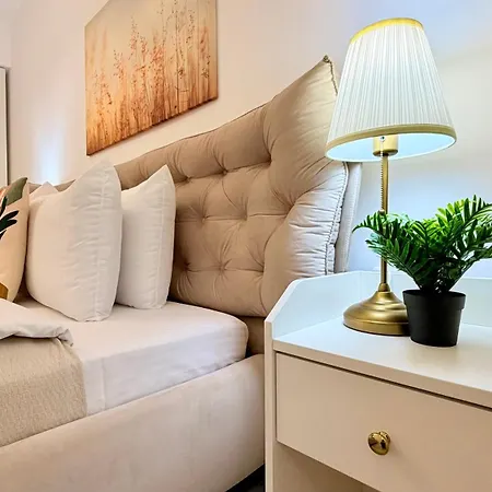 Apartment Deluxe - Perfect For Short Or Long