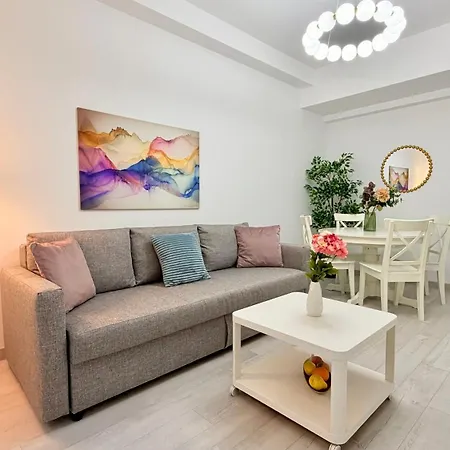 Deluxe - Perfect For Short Or Long * Bucharest